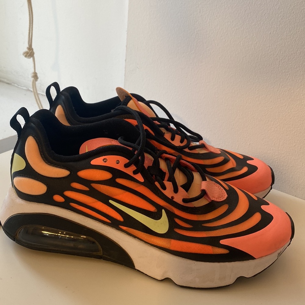 Women’s Nike sneakers